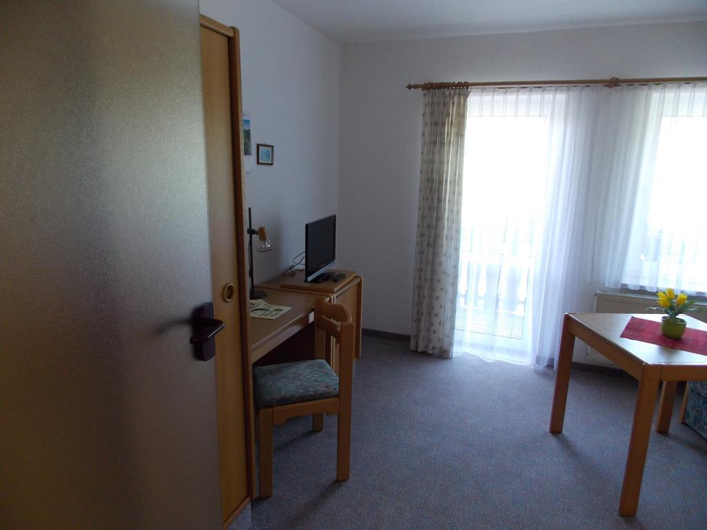 Landhotel Weisses Roess'L Adorf Habitación foto